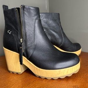 Dr. scholls leather and wood booties